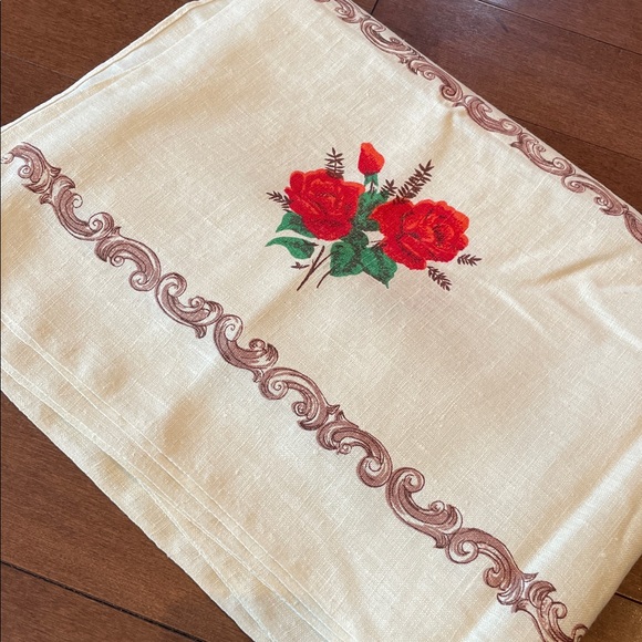 Floral Linen Rectangular Tablecloth - Picture 4 of 4